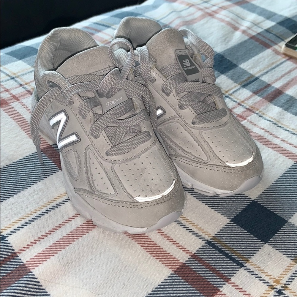 - Toddler New Balance 990 V4 size 11